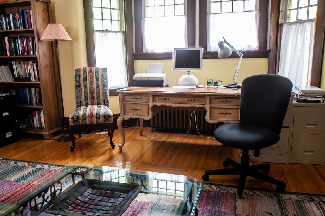 Desk, computer, and chairs inside the Queenston Psychological Services Clinic